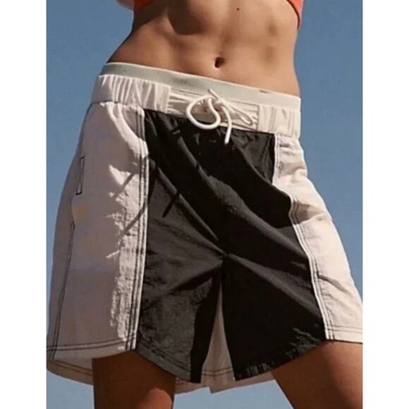 NWOT FREE PEOPLE FP Movement Sun Daze Board Shorts - Picture 2 of 9